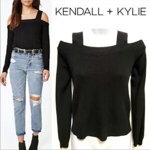 Kendall & Kylie size M Black Cropped Off-Shoulder Chunky Sweater